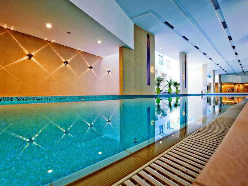 Abacus Business & Wellness Hotel Херцегалом Экстерьер фото